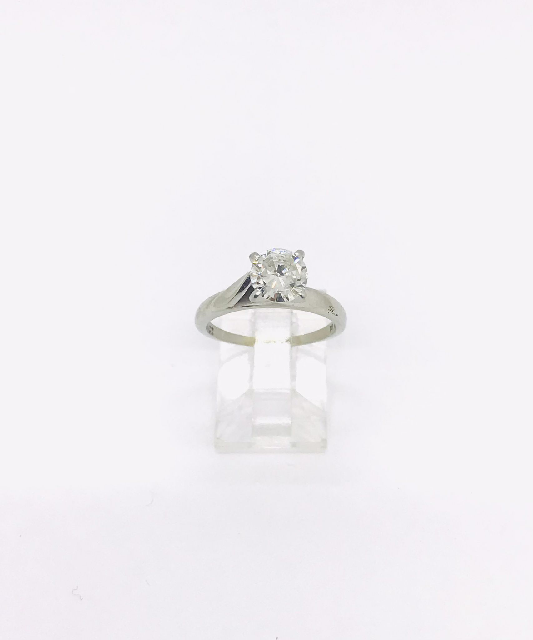 18CT WHITE GOLD AND PLATINUM DIAMOND SOLITAIRE RING - Happy Hockers