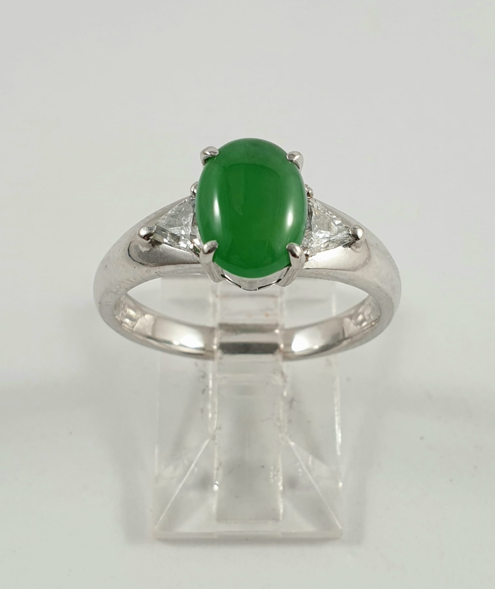 PLATINUM RING SET WITH OVAL SHAPED 1.73CT JADEITE AND 2 X TRILLIANT CUT DIAMONDS